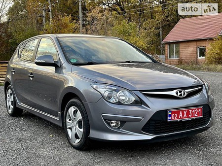 Hyundai i30 2012  випуску Вінниця з двигуном 1.6 л дизель хэтчбек механіка за 8199 долл. 