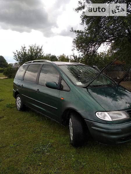 Volkswagen Sharan 1998  випуску Львів з двигуном 1.9 л дизель універсал механіка за 3200 долл. 