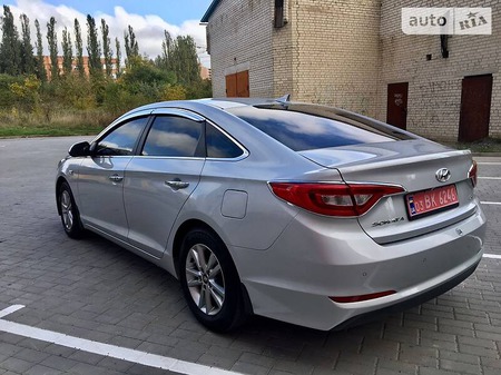 Hyundai Sonata 2015  випуску Рівне з двигуном 2 л газ седан автомат за 11500 долл. 