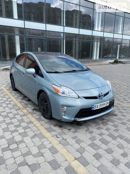 Toyota Prius 2013  випуску Київ з двигуном 1.8 л гібрид хэтчбек автомат за 11500 долл. 