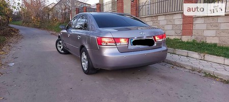 Hyundai Sonata 2005  випуску Рівне з двигуном 2.4 л  седан автомат за 7900 долл. 