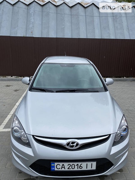 Hyundai i30 2011  випуску Черкаси з двигуном 1.6 л дизель хэтчбек автомат за 6500 долл. 