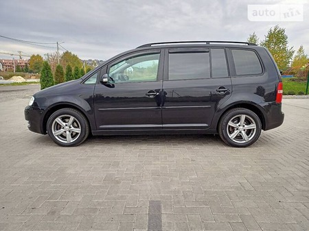 Volkswagen Touran 2005  випуску Дніпро з двигуном 0 л бензин мінівен механіка за 6200 долл. 