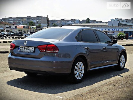 Volkswagen Passat 2012  випуску Черкаси з двигуном 2.5 л бензин седан автомат за 10500 долл. 