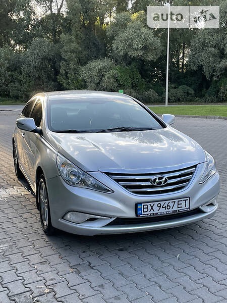 Hyundai Sonata 2013  випуску Хмельницький з двигуном 2 л газ седан автомат за 8800 долл. 