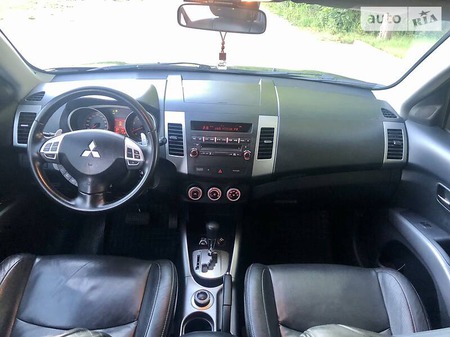 Mitsubishi Outlander XL 2008  випуску Львів з двигуном 2.4 л бензин універсал автомат за 10850 долл. 