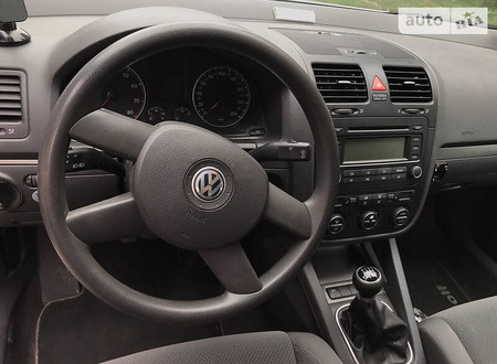 Volkswagen Golf 2003  випуску Івано-Франківськ з двигуном 1.6 л бензин хэтчбек механіка за 6200 долл. 