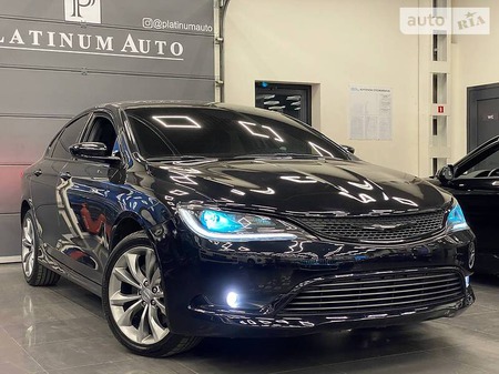 Chrysler 200 2015  випуску Одеса з двигуном 3.6 л бензин седан автомат за 13900 долл. 