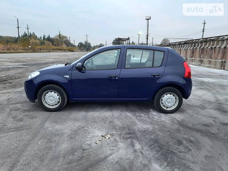 Dacia Sandero 2009  випуску Київ з двигуном 1.4 л бензин хэтчбек механіка за 4650 долл. 