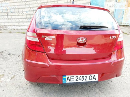 Hyundai i30 2011  випуску Дніпро з двигуном 1.6 л бензин седан механіка за 7200 долл. 