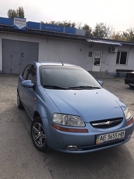 Chevrolet Aveo 2005  випуску Дніпро з двигуном 1.5 л бензин седан механіка за 4300 долл. 