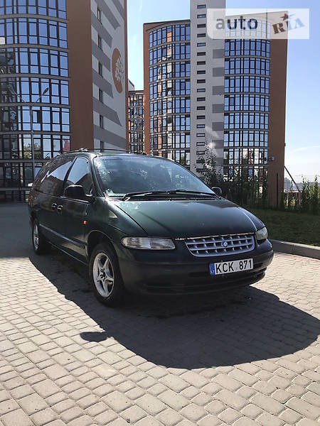 Chrysler Grand Voyager 1998  випуску Івано-Франківськ з двигуном 0 л бензин мінівен автомат за 1499 долл. 