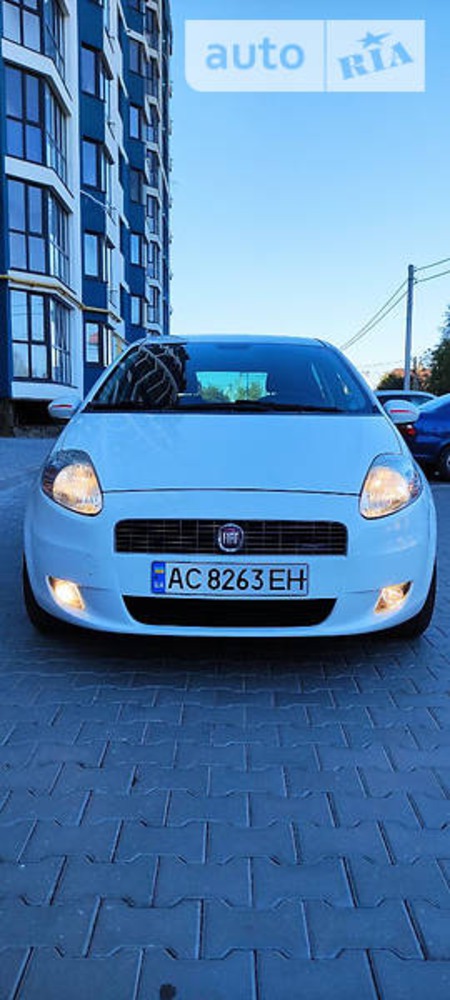 Fiat Punto 2008  випуску Луцьк з двигуном 1.4 л бензин хэтчбек механіка за 5300 долл. 