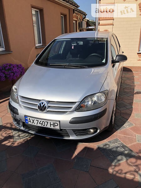 Volkswagen Golf Plus 2008  випуску Харків з двигуном 1.6 л бензин хэтчбек автомат за 8200 долл. 