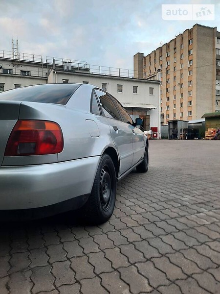 Audi A4 Limousine 1999  випуску Львів з двигуном 1.8 л  седан механіка за 2300 долл. 