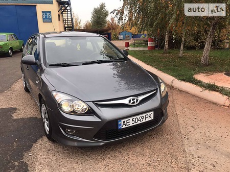 Hyundai i30 2011  випуску Дніпро з двигуном 1.4 л  хэтчбек механіка за 6700 долл. 