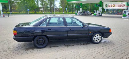 Audi 100 1988  випуску Чернівці з двигуном 2 л бензин седан автомат за 2850 долл. 