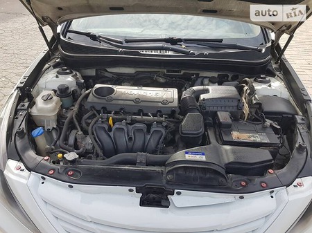 Hyundai Sonata 2010  випуску Запоріжжя з двигуном 2.4 л  седан автомат за 9450 долл. 