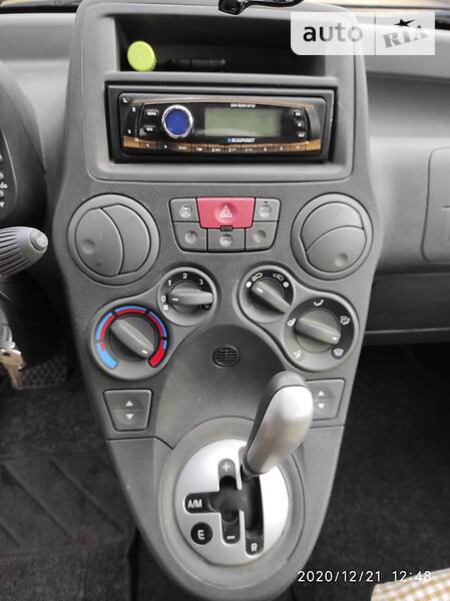 Fiat Panda 2008  випуску Рівне з двигуном 1.2 л бензин хэтчбек автомат за 3700 долл. 