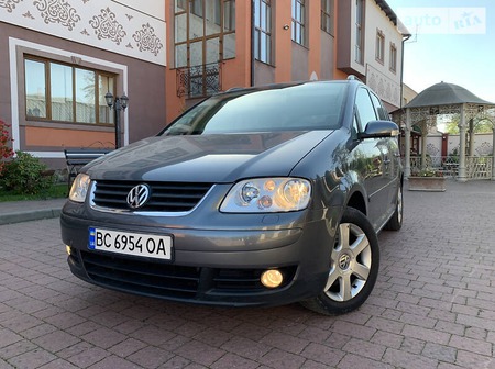 Volkswagen Touran 2006  випуску Львів з двигуном 1.4 л бензин мінівен механіка за 6100 долл. 