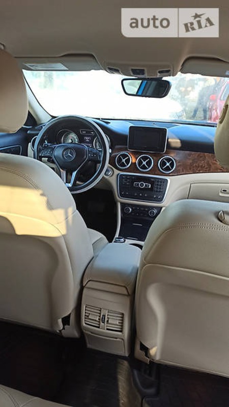 Mercedes-Benz GLA 250 2015  випуску Івано-Франківськ з двигуном 2 л бензин позашляховик автомат за 22300 долл. 