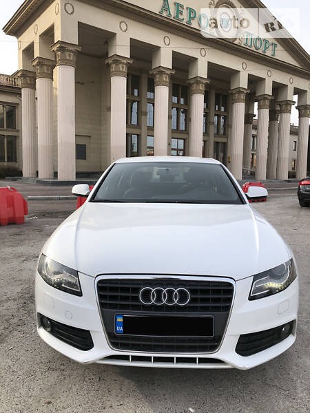 Audi A4 Limousine 2011  випуску Львів з двигуном 2 л дизель седан автомат за 14500 долл. 