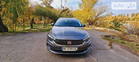 Fiat Tipo 2018  випуску Дніпро з двигуном 1.4 л бензин седан механіка за 11500 долл. 