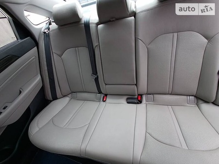 Hyundai Sonata 2014  випуску Рівне з двигуном 2.4 л бензин седан автомат за 12850 долл. 