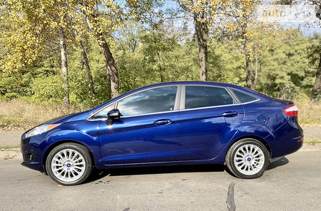 Ford Fiesta 2016  випуску Київ з двигуном 1.6 л бензин седан автомат за 9300 долл. 