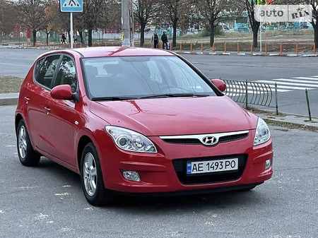 Hyundai i30 2008  випуску Дніпро з двигуном 1.6 л бензин хэтчбек механіка за 6700 долл. 