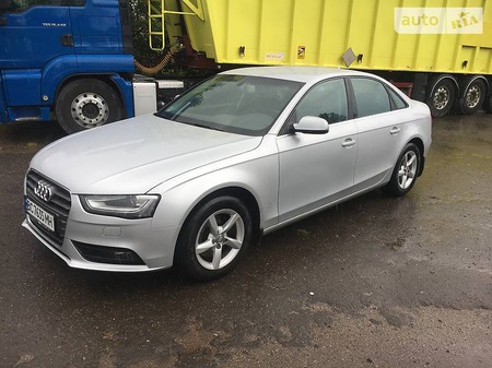 Audi A4 Limousine 2012  випуску Львів з двигуном 1.8 л бензин седан автомат за 13900 долл. 