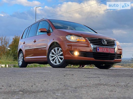 Volkswagen Touran 2009  випуску Львів з двигуном 1.4 л бензин мінівен автомат за 7800 долл. 