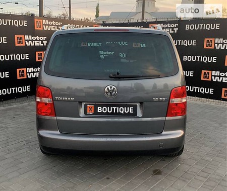 Volkswagen Touran 2004  випуску Одеса з двигуном 1.6 л бензин універсал механіка за 6500 долл. 