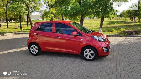 KIA Picanto 2012  випуску Дніпро з двигуном 1.2 л бензин хэтчбек автомат за 7999 долл. 