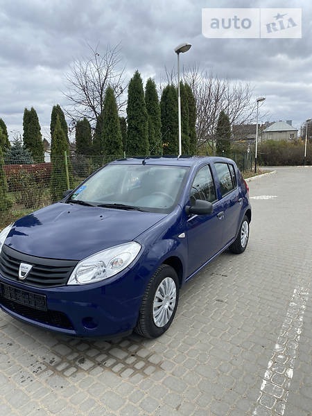 Dacia Sandero 2009  випуску Івано-Франківськ з двигуном 1.4 л бензин хэтчбек механіка за 4299 долл. 