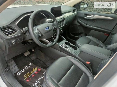 Ford Escape 2020  випуску Одеса з двигуном 1.5 л бензин позашляховик автомат за 25700 долл. 