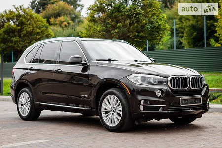 BMW X5 2015  випуску Чернівці з двигуном 3 л бензин позашляховик автомат за 29900 долл. 