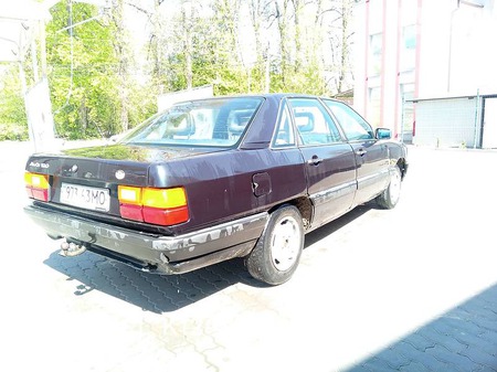 Audi 100 1987  випуску Чернівці з двигуном 2 л бензин седан механіка за 1500 долл. 