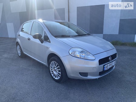 Fiat Punto 2009  випуску Вінниця з двигуном 1.4 л бензин хэтчбек механіка за 5200 долл. 