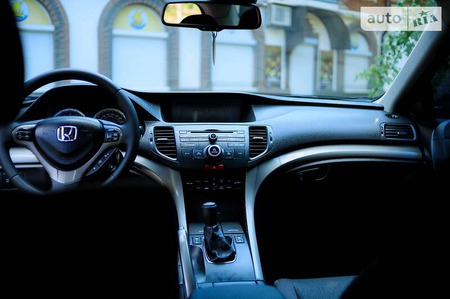 Honda Accord 2008  випуску Дніпро з двигуном 2 л бензин седан механіка за 9999 долл. 
