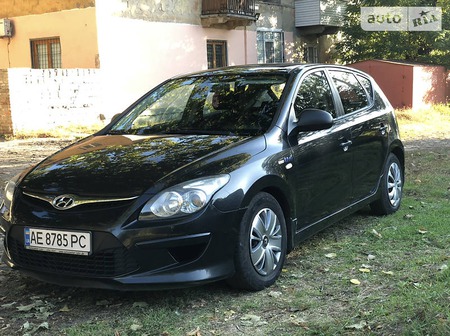 Hyundai i30 2010  випуску Дніпро з двигуном 1.4 л  хэтчбек механіка за 4999 долл. 