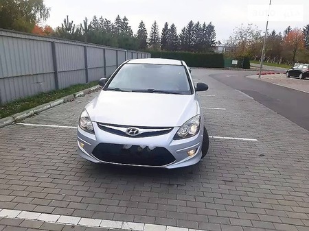 Hyundai i30 2011  випуску Черкаси з двигуном 1.6 л дизель універсал механіка за 8100 долл. 