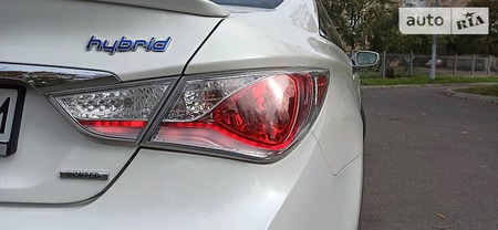 Hyundai Sonata 2013  випуску Київ з двигуном 2.4 л гібрид седан автомат за 11700 долл. 