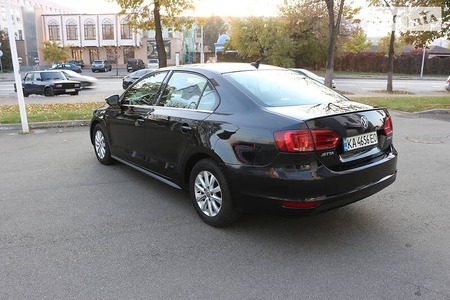 Volkswagen Jetta 2013  випуску Київ з двигуном 1.4 л гібрид седан автомат за 10900 долл. 