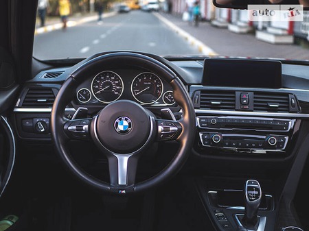 BMW 335 2013  випуску Київ з двигуном 3 л бензин седан автомат за 22900 долл. 