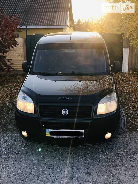 Fiat Doblo 2009  випуску Харків з двигуном 1.4 л  мінівен механіка за 5950 долл. 