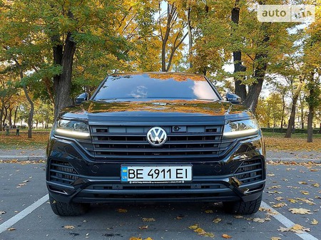 Volkswagen Touareg 2019  випуску Миколаїв з двигуном 3 л бензин позашляховик автомат за 64800 долл. 