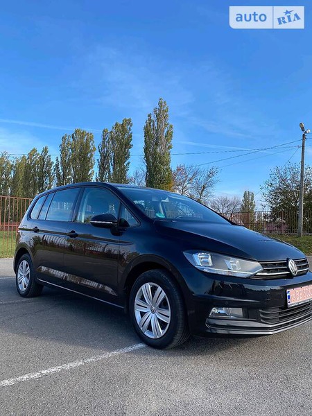 Volkswagen Touran 2017  випуску Тернопіль з двигуном 1.6 л   механіка за 16150 долл. 