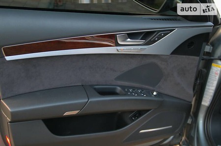 Audi A8 2012  випуску Рівне з двигуном 3 л бензин седан автомат за 18200 долл. 