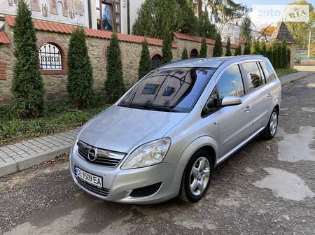 Opel Zafira Tourer 2008  випуску Чернівці з двигуном 1.7 л дизель універсал механіка за 6900 долл. 